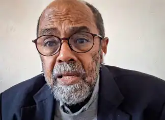 Frénésie révisionniste aux Comores : une révision de l’histoire à marche forcée et sans sourciller Frénésie révisionniste aux Comores : une révision de l’histoire à marche forcée et sans sourciller