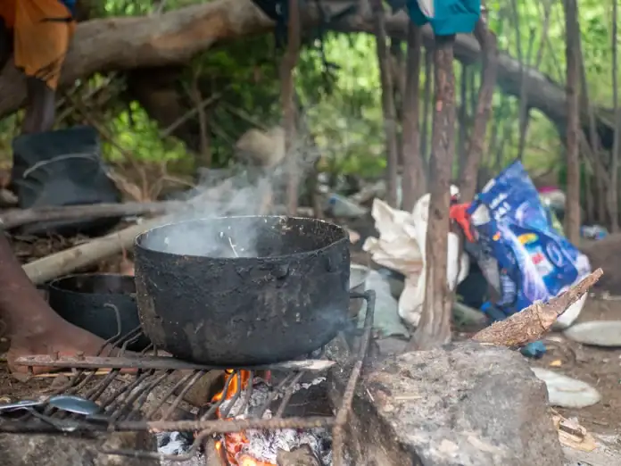 Immigration clandestine : applaudir la fermeté, exploiter la précarité
