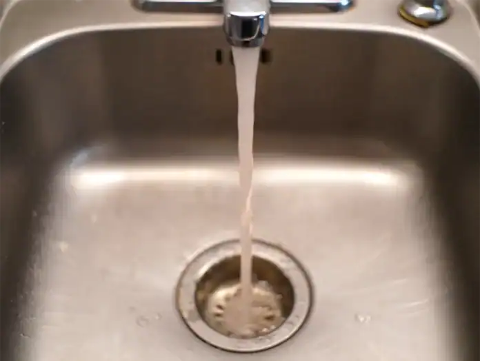 L’eau impropre à la consommation à Acoua