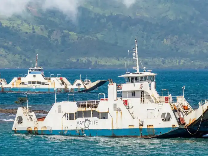 L’État renonce aux barges de surveillance maritime à Mayotte