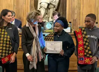 Mayotte à l’honneur : un projet collégien récompensé à l’Institut de France pour le “sac intelligent” Mayotte à l’honneur : un projet collégien récompensé à l’Institut de France pour le “sac intelligent”