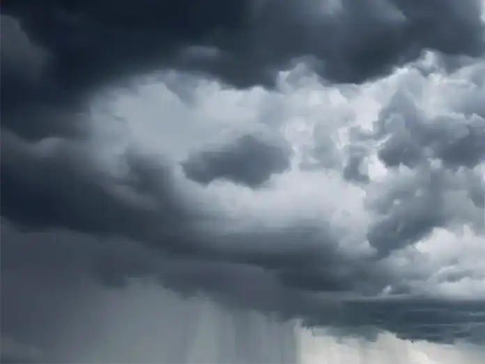 Météo : vigilance fortes pluies et vagues submersion