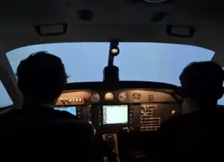 “On voit nos rêves s’envoler” : six apprentis pilotes mahorais victimes de la liquidation de l’ex-ESMA “On voit nos rêves s’envoler” : six apprentis pilotes mahorais victimes de la liquidation de l’ex-ESMA