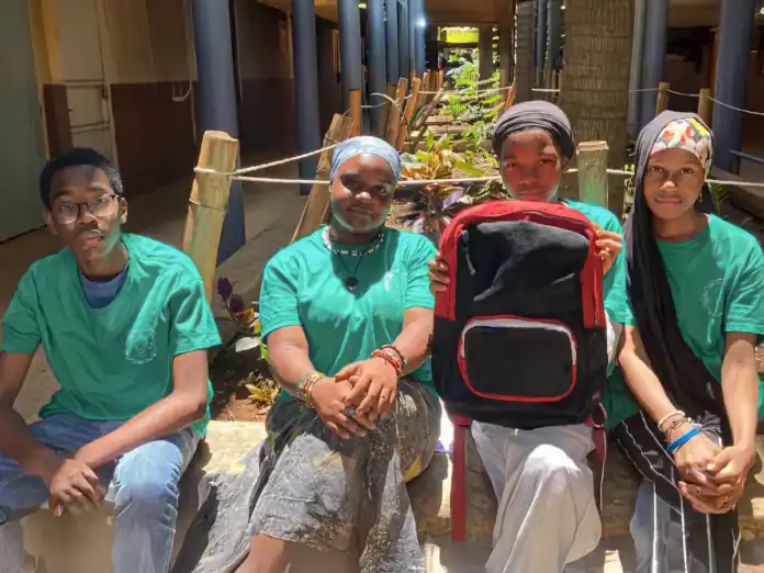 Passamaïnty : des collégiens inventent un sac intelligent et portent Mayotte au concours Science Factor