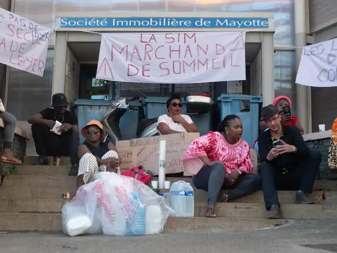 Privés d’eau, d’électricité et de sécurité, des locataires bloquent la SIM