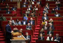 Recours au 49.3 par le gouvernement : quand les divisions parlementaires fragilisent Mayotte Recours au 49.3 par le gouvernement : quand les divisions parlementaires fragilisent Mayotte