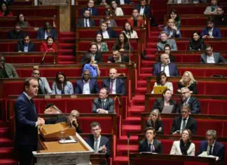 Recours au 49.3 par le gouvernement : quand les divisions parlementaires fragilisent Mayotte Recours au 49.3 par le gouvernement : quand les divisions parlementaires fragilisent Mayotte