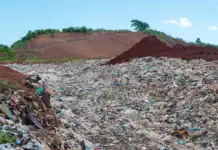 À Dzoumogné, chronique d’une année sous tension pour le centre d’enfouissement À Dzoumogné, chronique d’une année sous tension pour le centre d’enfouissement