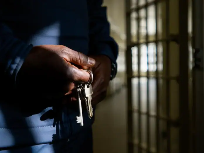 Agression violente à la maison d’arrêt de Majicavo : débrayage des agents et comparution immédiate des détenus