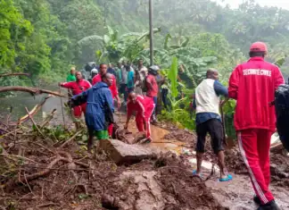 Comores : un éboulement emporte un bus et fait trois morts Comores : un éboulement emporte un bus et fait trois morts