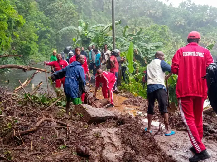 Comores : un éboulement emporte un bus et fait trois morts