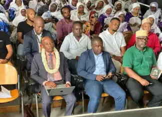 Des échanges, des questionnements et de nouvelles pistes pour sauvegarder les langues mahoraises Des échanges, des questionnements et de nouvelles pistes pour sauvegarder les langues mahoraises