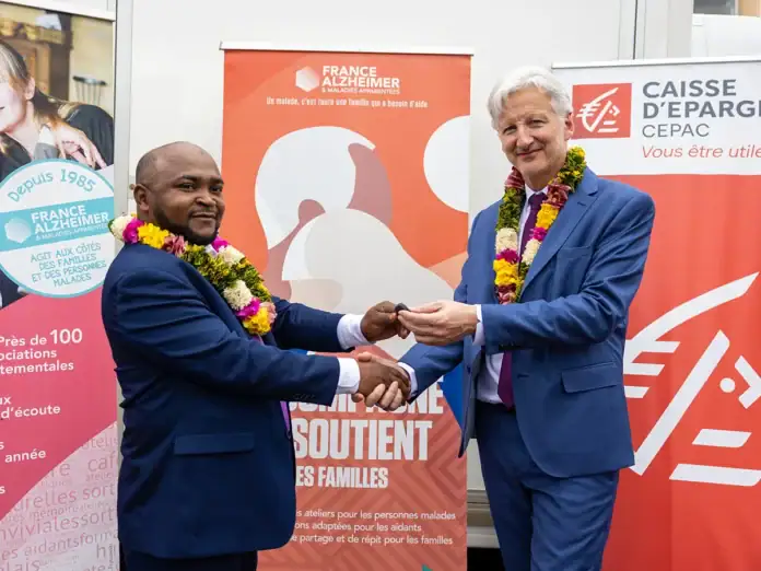 La Caisse d’Épargne CEPAC offre un camion aménagé à France Alzheimer Mayotte