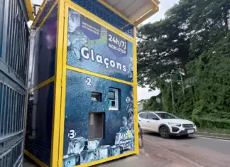 Mayana Ice et Kiosk’Ice inaugurent le premier distributeur automatique de glaçons de Mayotte Mayana Ice et Kiosk'Ice inaugurent le premier distributeur automatique de glaçons de Mayotte