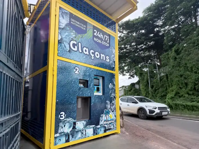 Mayana Ice et Kiosk'Ice inaugurent le premier distributeur automatique de glaçons de Mayotte Mayana Ice et Kiosk'Ice inaugurent le premier distributeur automatique de glaçons de Mayotte