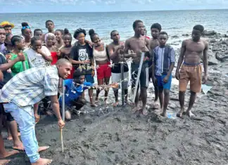 « Protéger ce qu’on a sous les yeux » : l’engagement d’El Assade Hamada pour le lagon de Mayotte « Protéger ce qu’on a sous les yeux » : l’engagement d’El Assade Hamada pour le lagon de Mayotte