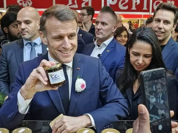 Salon de l’agriculture : Emmanuel Macron fait halte au stand de Mayotte