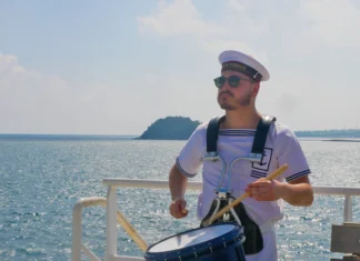 Cérémonie du 19 mars : hommage et marins-musiciens à Mayotte Cérémonie du 19 mars : hommage et marins-musiciens à Mayotte