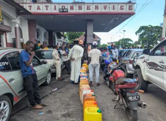 Comores : les bidons interdits dans les stations-service pour limiter la panique Comores : les bidons interdits dans les stations-service pour limiter la panique