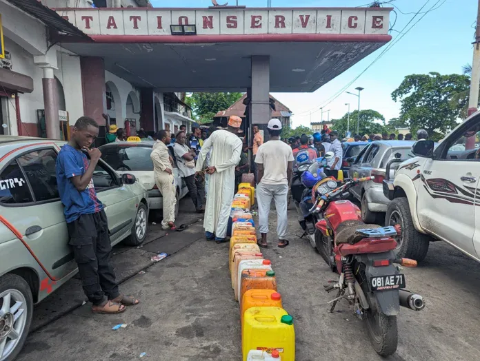 Comores : les bidons interdits dans les stations-service pour limiter la panique