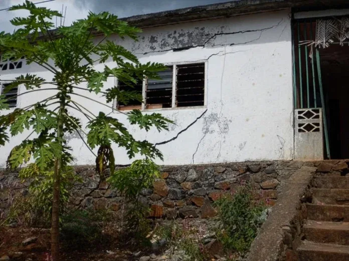 Glissement de terrain à Foumbouni : un quartier toujours sous surveillance Glissement de terrain à Foumbouni : un quartier toujours sous surveillance