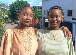 Les Mamoudzois ont revêtu leurs plus beaux atours pour célébrer l’Aïd-el-fitr ce samedi Les Mamoudzois ont revêtu leurs plus beaux atours pour célébrer l'Aïd-el-fitr ce samedi