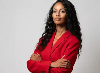 Munia Dinouraïni, nouvelle jeune “figure de proue” du paysage politique mahorais Munia Dinouraïni, nouvelle jeune “figure de proue” du paysage politique mahorais