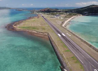 Piste de l’aéroport de Pamandzi : Saïd Omar Oili demande des éclaircissements sur le coût et la durée des travaux Piste de l'aéroport de Pamandzi : Saïd Omar Oili demande des éclaircissements sur le coût et la durée des travaux