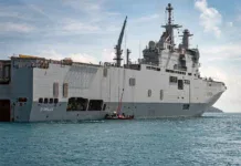 Quand le « Dixmude » capte l’attention des Mahorais Quand le « Dixmude » capte l’attention des Mahorais