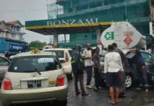 Comores : retour des files d’attente dans les stations-service Comores : retour des files d’attente dans les stations-service