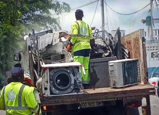 Déchetteries mobiles en Petite-Terre : trois mois d’efforts payants pour les services intercommunaux Déchetteries mobiles en Petite-Terre : trois mois d’efforts payants pour les services intercommunaux