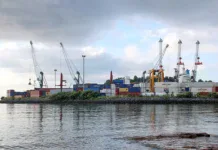 Le procès sur la mort d’un docker au port de Longoni reporté à novembre 2026 Le procès sur la mort d’un docker au port de Longoni reporté à novembre 2026