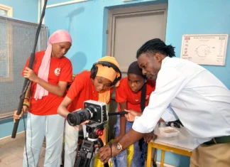 Un atelier cinéma intensif au collège de Doujani avec le réalisateur Nahid Abdourraquib Un atelier cinéma intensif au collège de Doujani avec le réalisateur Nahid Abdourraquib