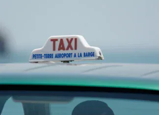 Une joie de très courte durée chez les chauffeurs de taxi en Petite-terre Une joie de très courte durée chez les chauffeurs de taxi en Petite-terre