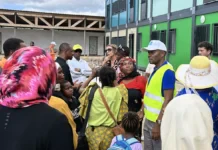 Vahibé : la visite du maire de Mamoudzou tourne court face à des parents excédés Vahibé : la visite du maire de Mamoudzou tourne court face à des parents excédés