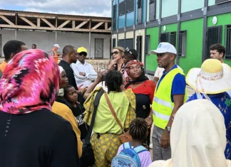 Vahibé : la visite du maire de Mamoudzou tourne court face à des parents excédés Vahibé : la visite du maire de Mamoudzou tourne court face à des parents excédés
