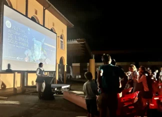« 20 000 ans sous les mers » ouvre le Festival de l’image sous-marine sur le parvis de la place de la République « 20 000 ans sous les mers » ouvre le Festival de l’image sous-marine sur le parvis de la place de la République