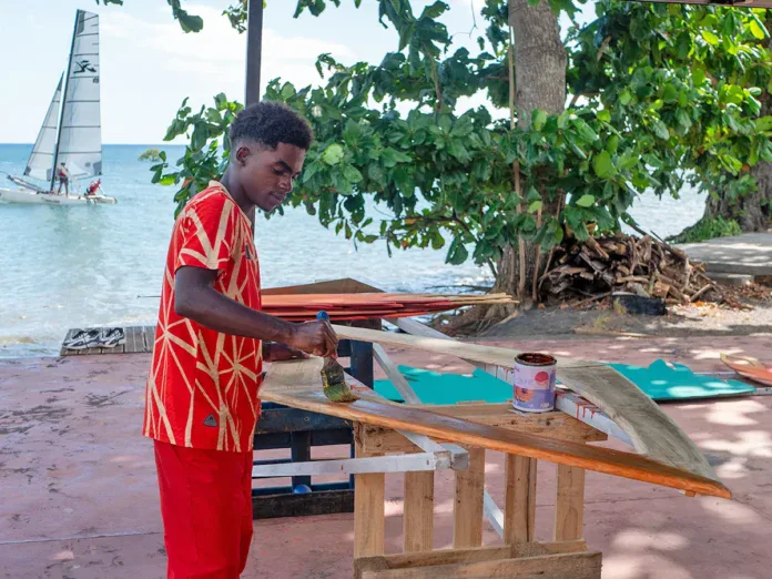 Au kariboom, le montage devient un terrain de formation