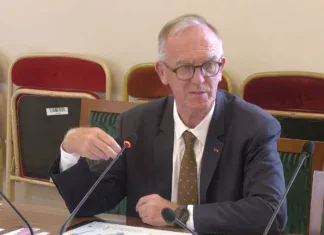 Au Sénat, le général Facon défend une méthode globale mais reconnaît le défi de l’eau, de l’école et de la santé Au Sénat, le général Facon défend une méthode globale mais reconnaît le défi de l’eau, de l’école et de la santé