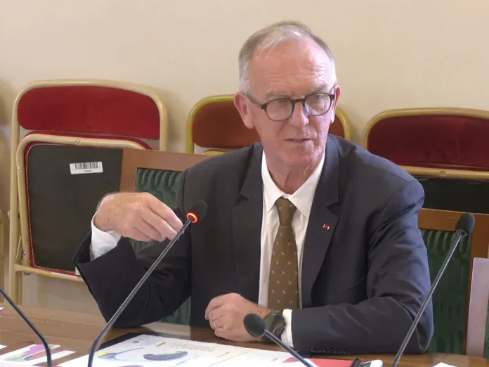 Au Sénat, le général Facon défend une méthode globale mais reconnaît le défi de l’eau, de l’école et de la santé