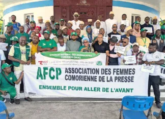 Comores : la presse manifeste pour réclamer des meilleures conditions de travail Comores La presse manifeste pour réclamer des meilleures conditions de travail