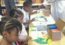 À l’école Hassani Ali, les élèves valorisent leurs apprentissages grâce au matériel pédagogique reçu À l'école Hassani Ali, les élèves valorisent leurs apprentissages grâce au matériel pédagogique reçu
