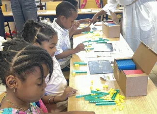 À l’école Hassani Ali, les élèves valorisent leurs apprentissages grâce au matériel pédagogique reçu À l'école Hassani Ali, les élèves valorisent leurs apprentissages grâce au matériel pédagogique reçu