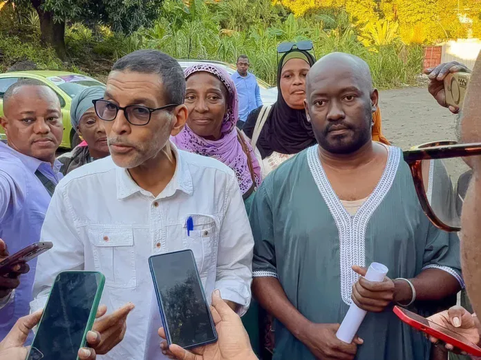 Comores : l’interdiction d’écrire imposée à un célèbre journaliste suscite la controverse