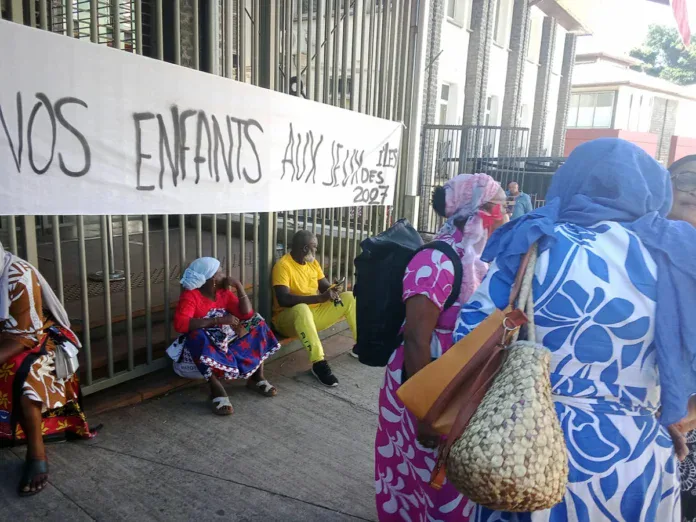 Elles se veulent les redresseuses de torts de la France face aux Comores