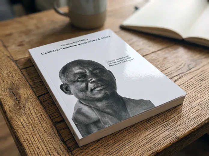 « L’adjudant Toumbou, le légendaire d’Acoua » : Bob Kira réhabilite la figure de son père à travers un livre