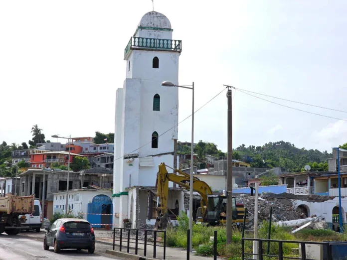 M’tsapéré se mobilise pour rebâtir sa mosquée historique après le cyclone Chido