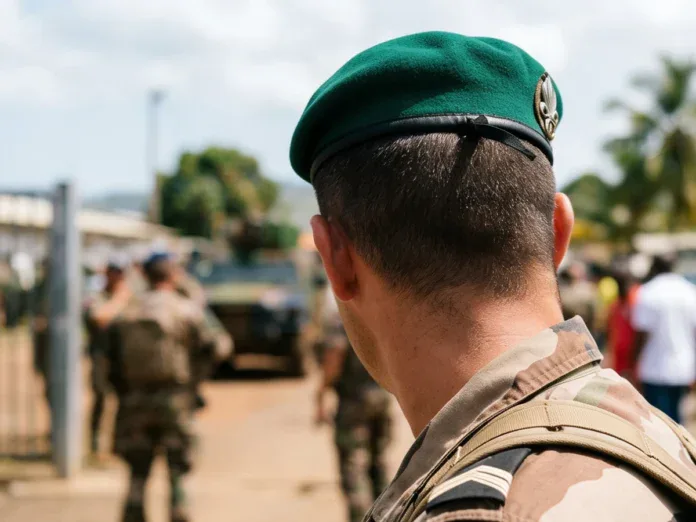 Un légionnaire décoré pour avoir sauvé des migrantes en mer