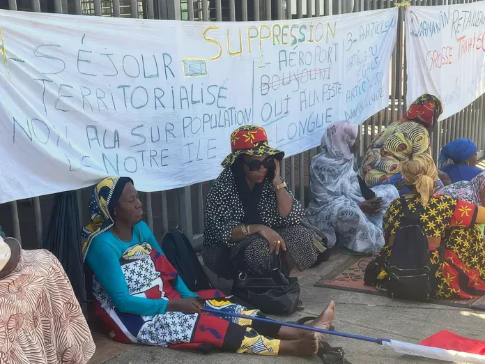Vives réactions après les déclarations comoriennes : des collectifs bloquent la préfecture de Mayotte