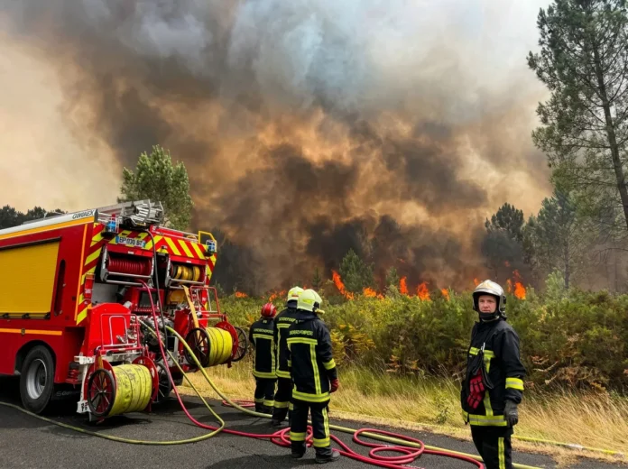 37 sapeurs-pompiers de La Réunion et de Mayotte envoyés en renfort sur le front des incendies en Gironde